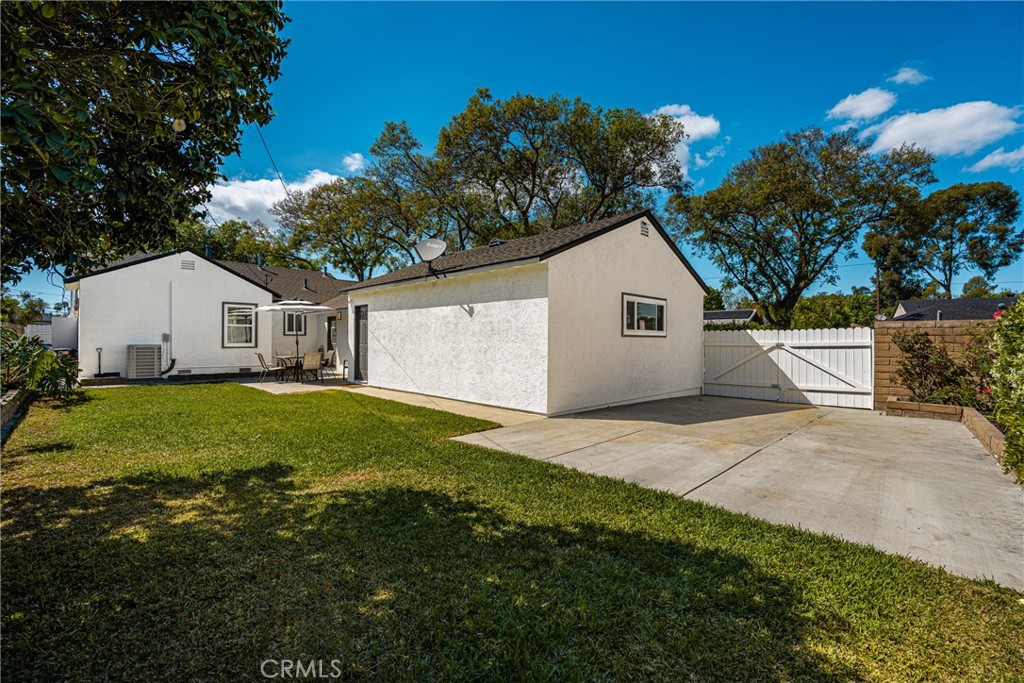 1842 North Greenbrier Road Long Beach, CA 90815 - Photo 43 of 47