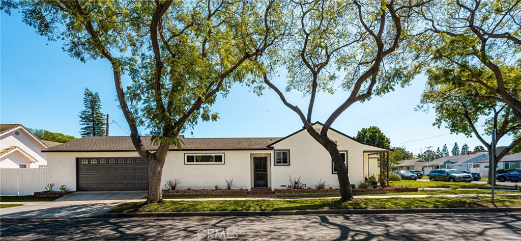 1842 North Greenbrier Road Long Beach, CA 90815 - Photo 5 of 47