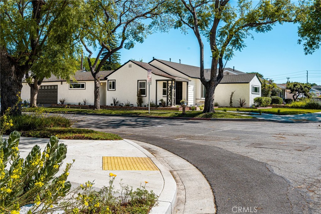 1842 North Greenbrier Road Long Beach, CA 90815 - Photo 7 of 47