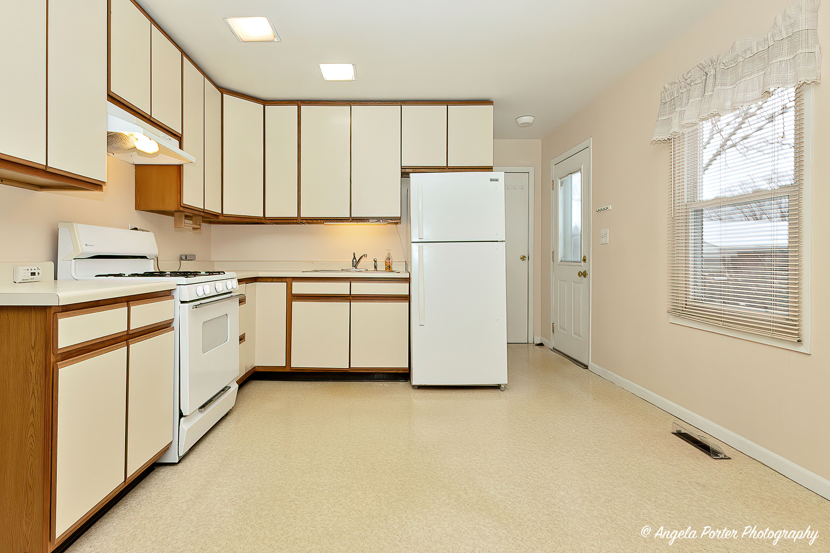 129 Glendale Road Buffalo Grove, IL 60089 - Photo 12 of 29 Gallery Image 12