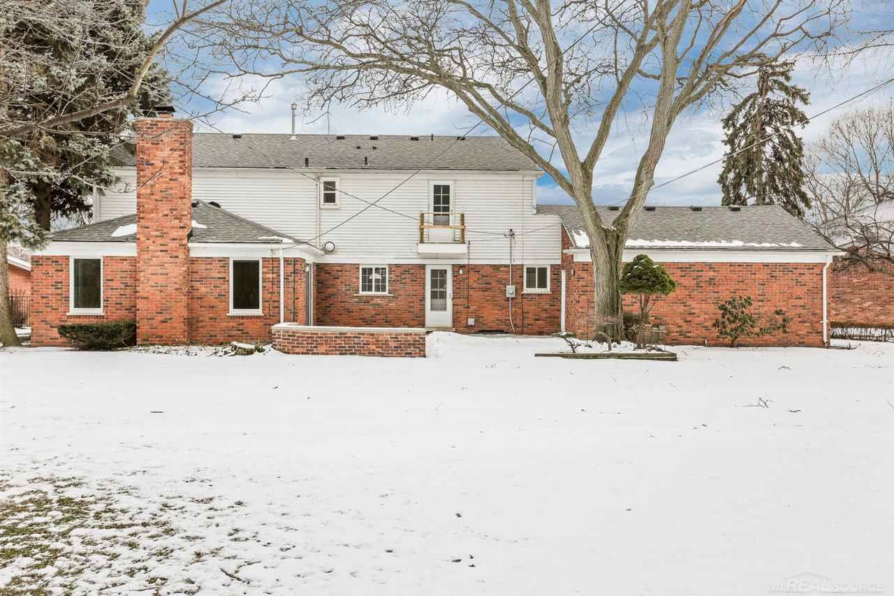 925 Ballantyne Road Grosse Pointe, MI 48236 - Photo 31 of 32 31372596-30.JPG