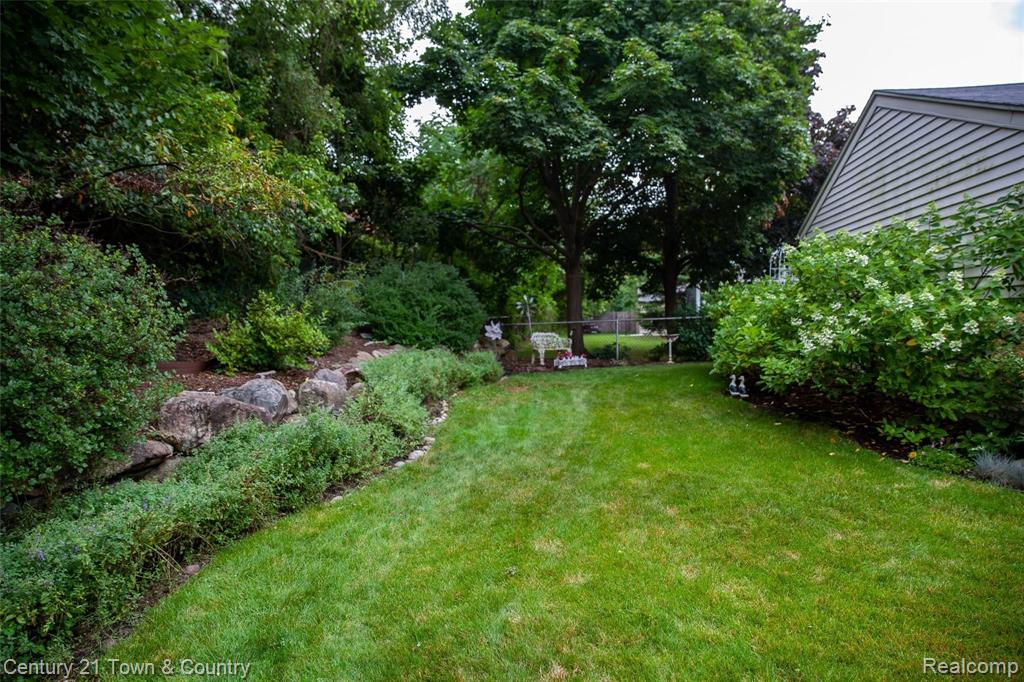 292 Thalia Avenue Rochester Hills, MI 48307 - Photo 29 of 36