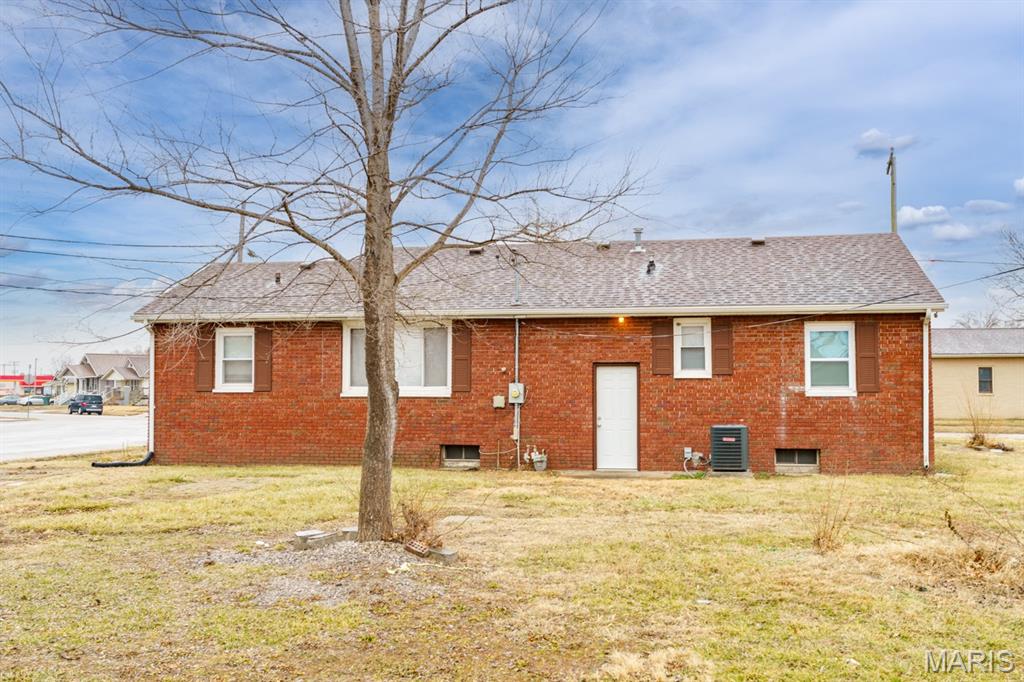 1735 Rhodes Street Madison, IL 62060 - Photo 5 of 33