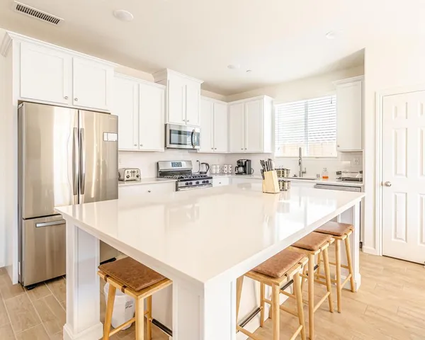 $4,695 | 6563 West Tobey Avenue, Fresno, CA 93727