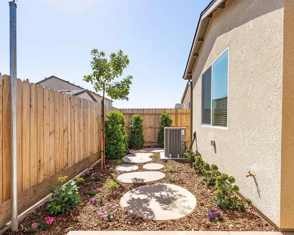 $4,695 | 6563 West Tobey Avenue, Fresno, CA 93727