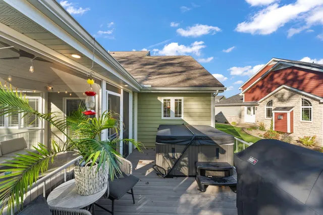 a view of yard with green space