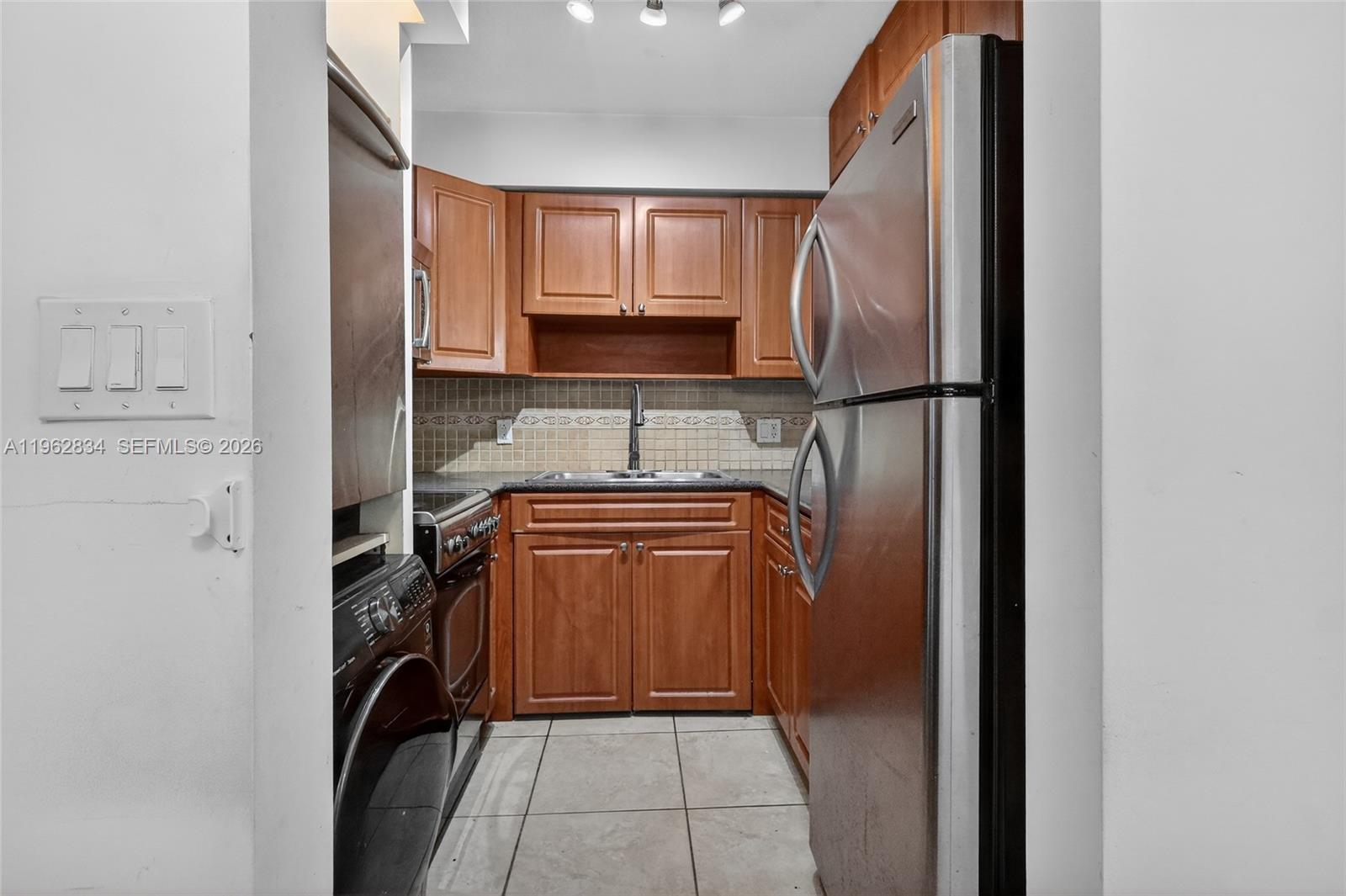 134 Southwest 7th Avenue, Unit 404 Miami, FL 33130 - Photo 8 of 31