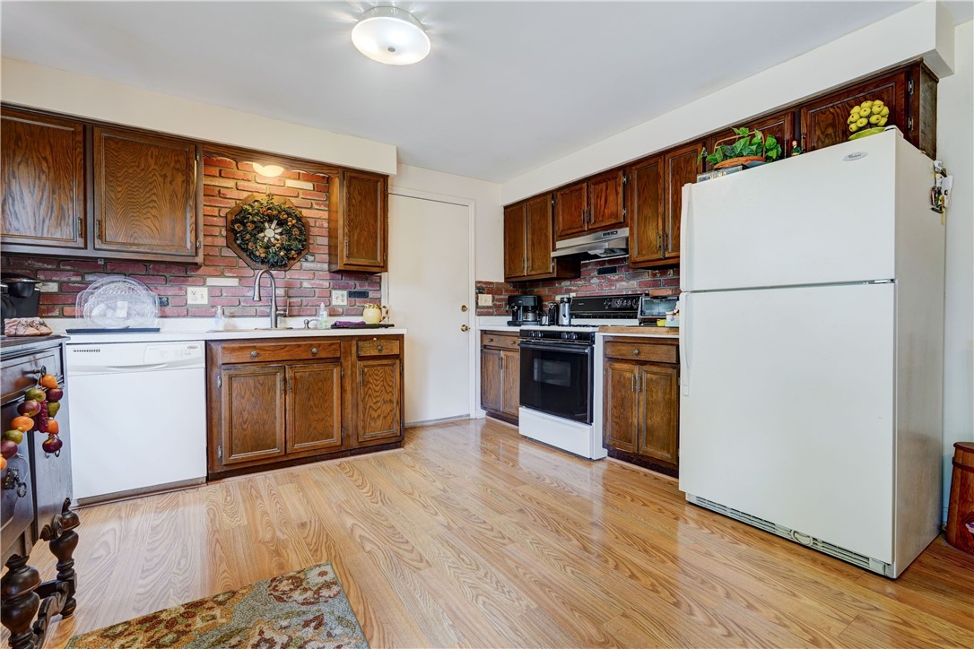 465 Fox Meadow Road Greece, NY 14626 - Photo 2 of 20 Large Eat In Kitchen