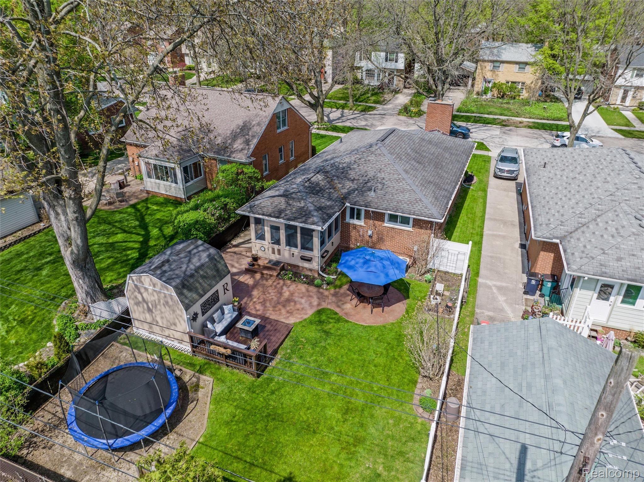 2825 Bamlet Road Royal Oak, MI 48073 - Photo 30 of 31 Spacious backyard