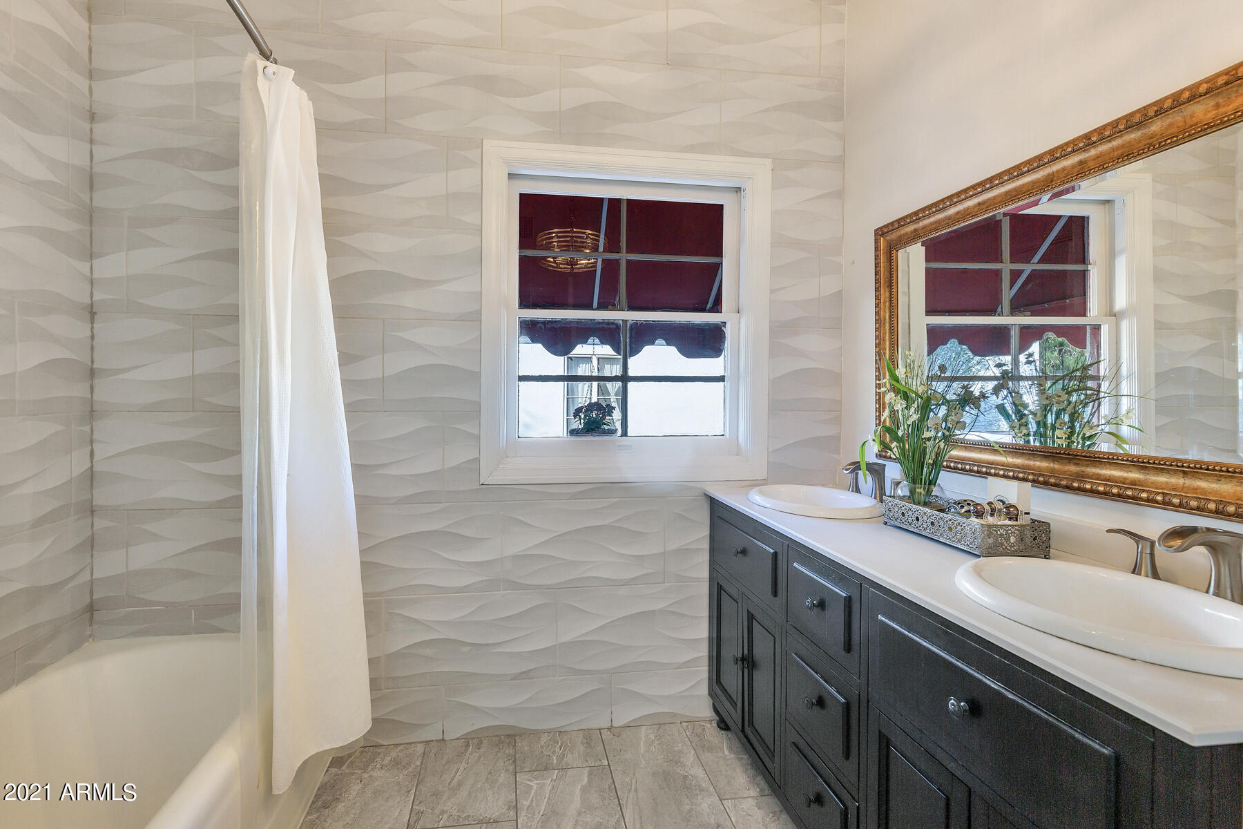 330 East Alvarado Road Phoenix, AZ 85004 - Photo 15 of 39 Bath