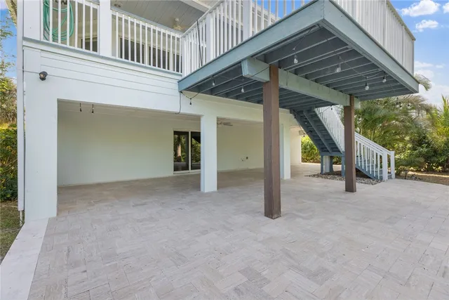 a view of a house with porch and parking area