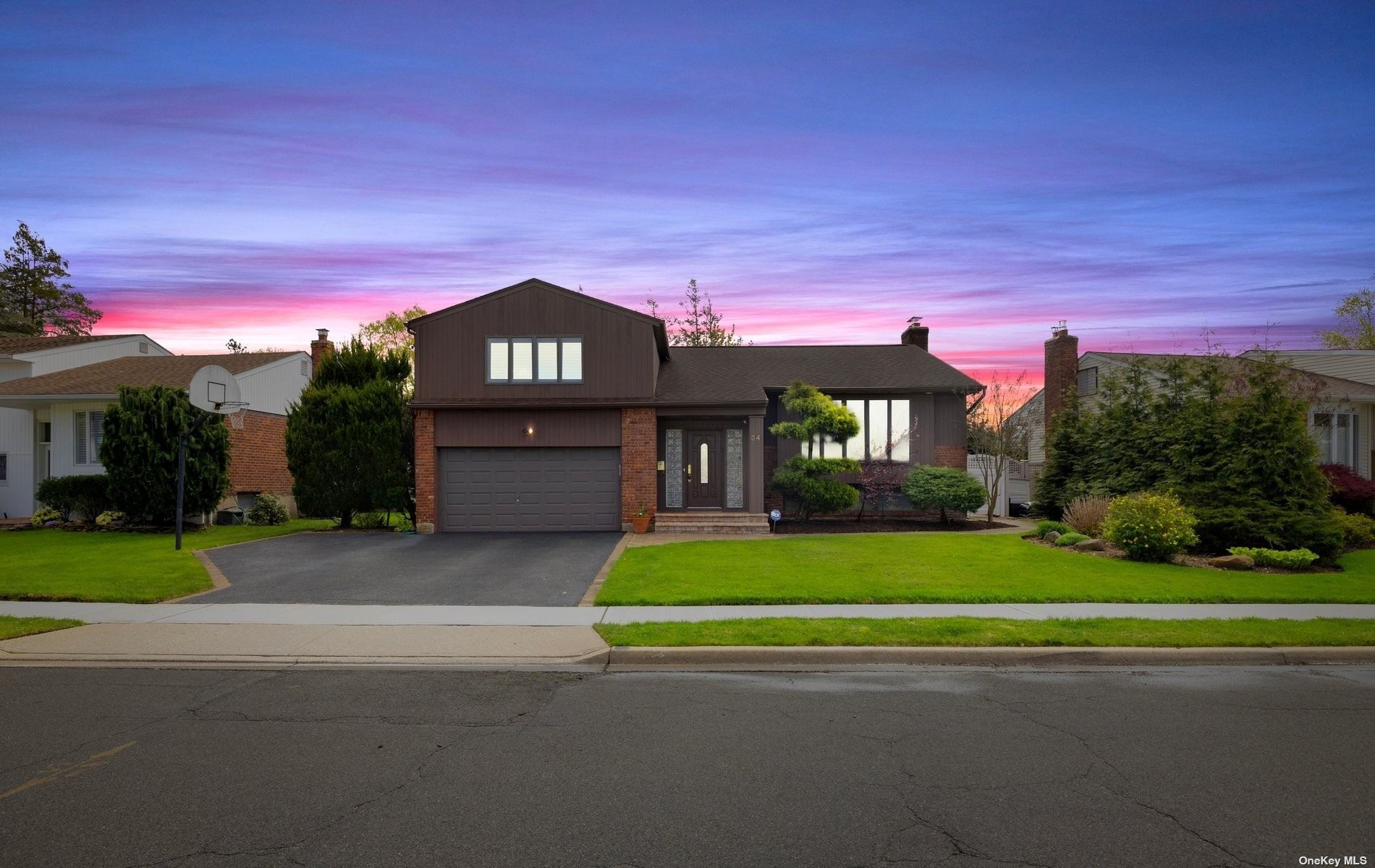 34 Netto Lane, Plainview, NY 11803 Compass