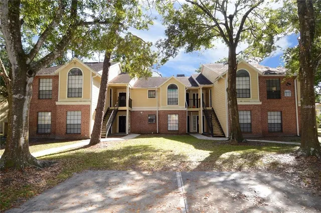 a close up view of a washer and dryer