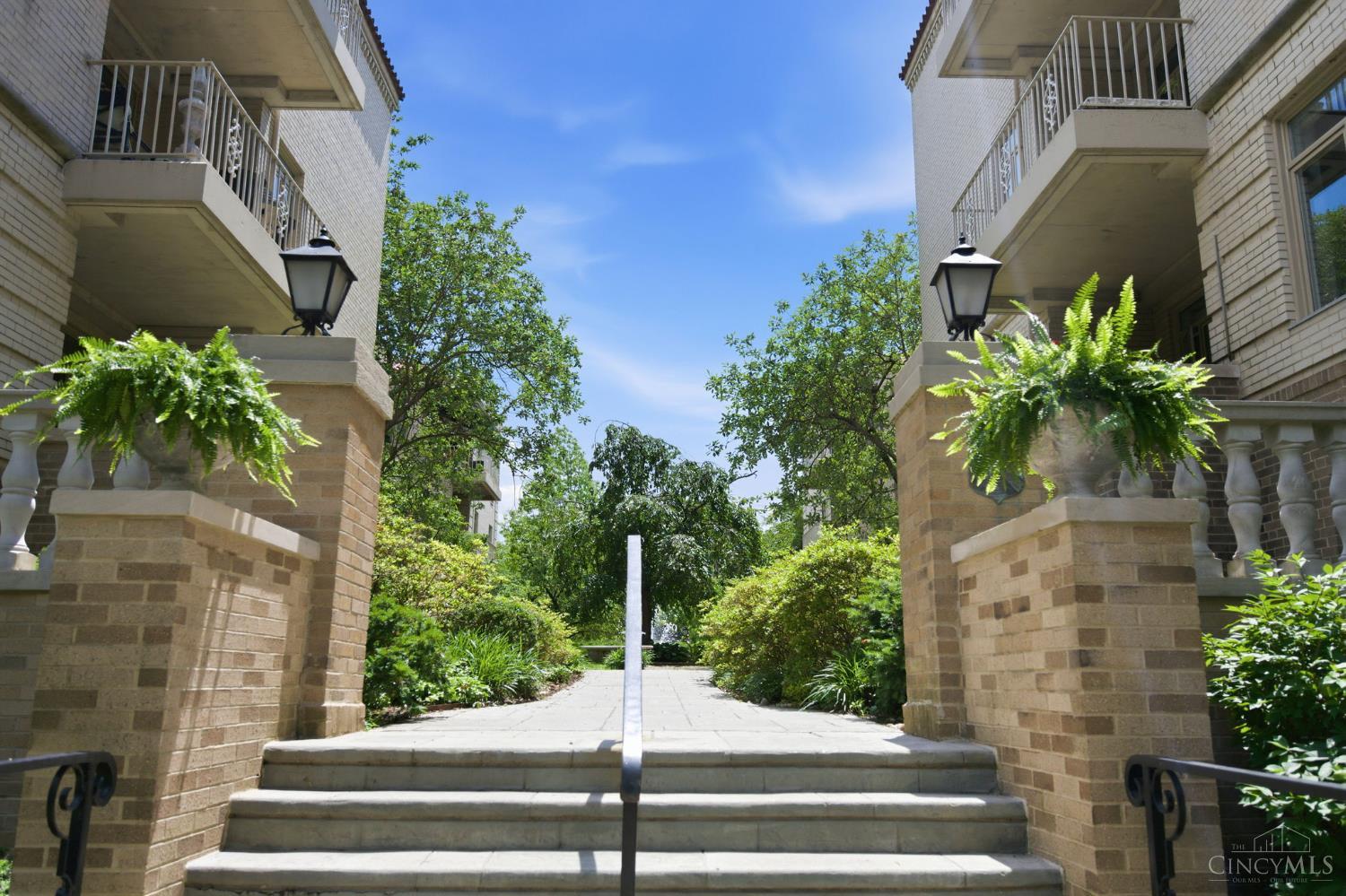 2372 Madison Road, Unit W3D Cincinnati, OH 45208 - Photo 4 of 54
