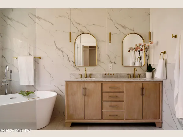 $3,330,000 | 37 Mary Lane, Riverside, CT 06878