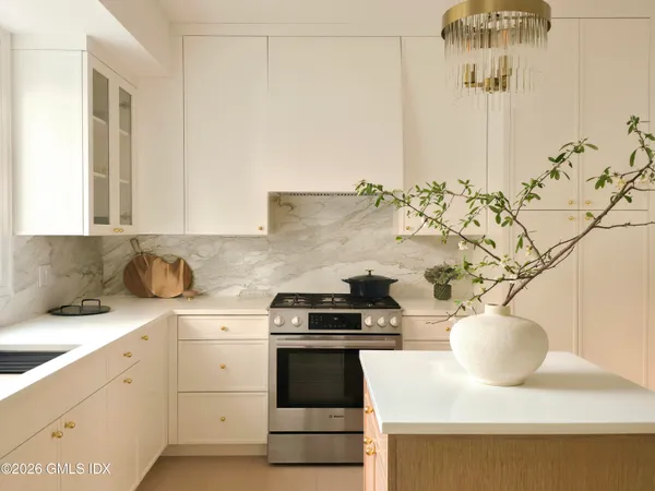 $3,330,000 | 37 Mary Lane, Riverside, CT 06878