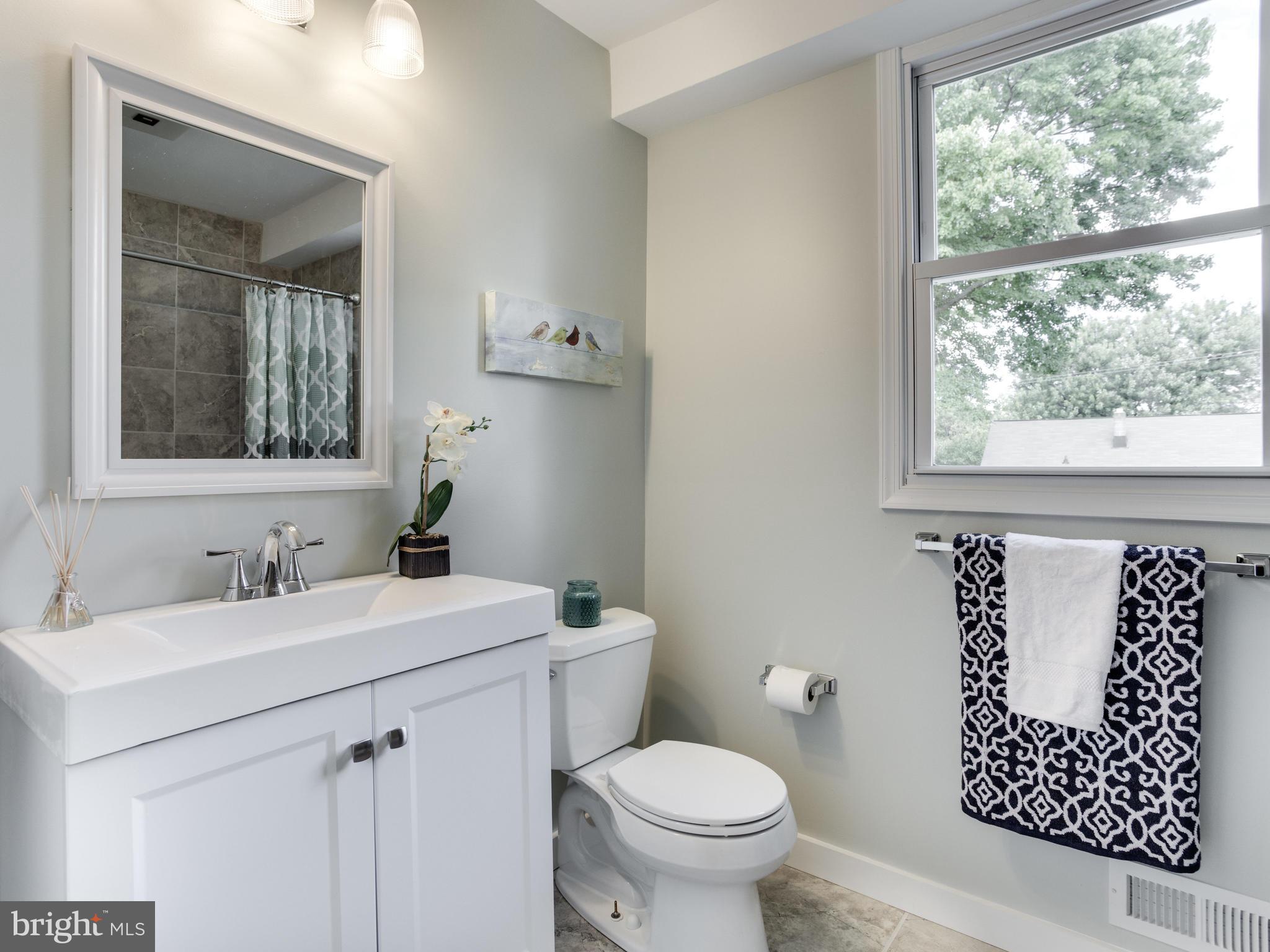 210 Holy Cross Road Baltimore, MD 21225 - Photo 15 of 29 Bath