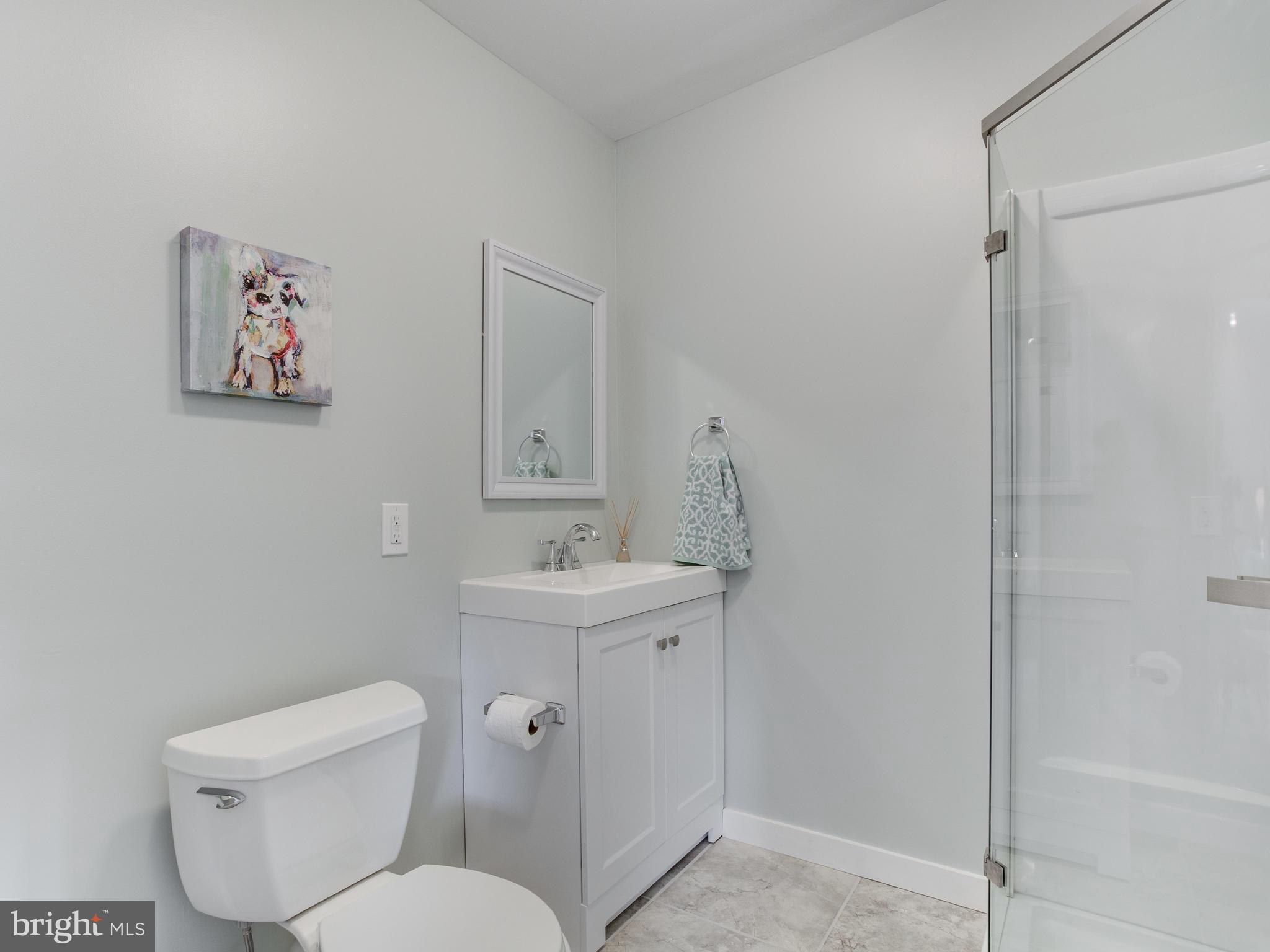 210 Holy Cross Road Baltimore, MD 21225 - Photo 21 of 29 Bath (Master)