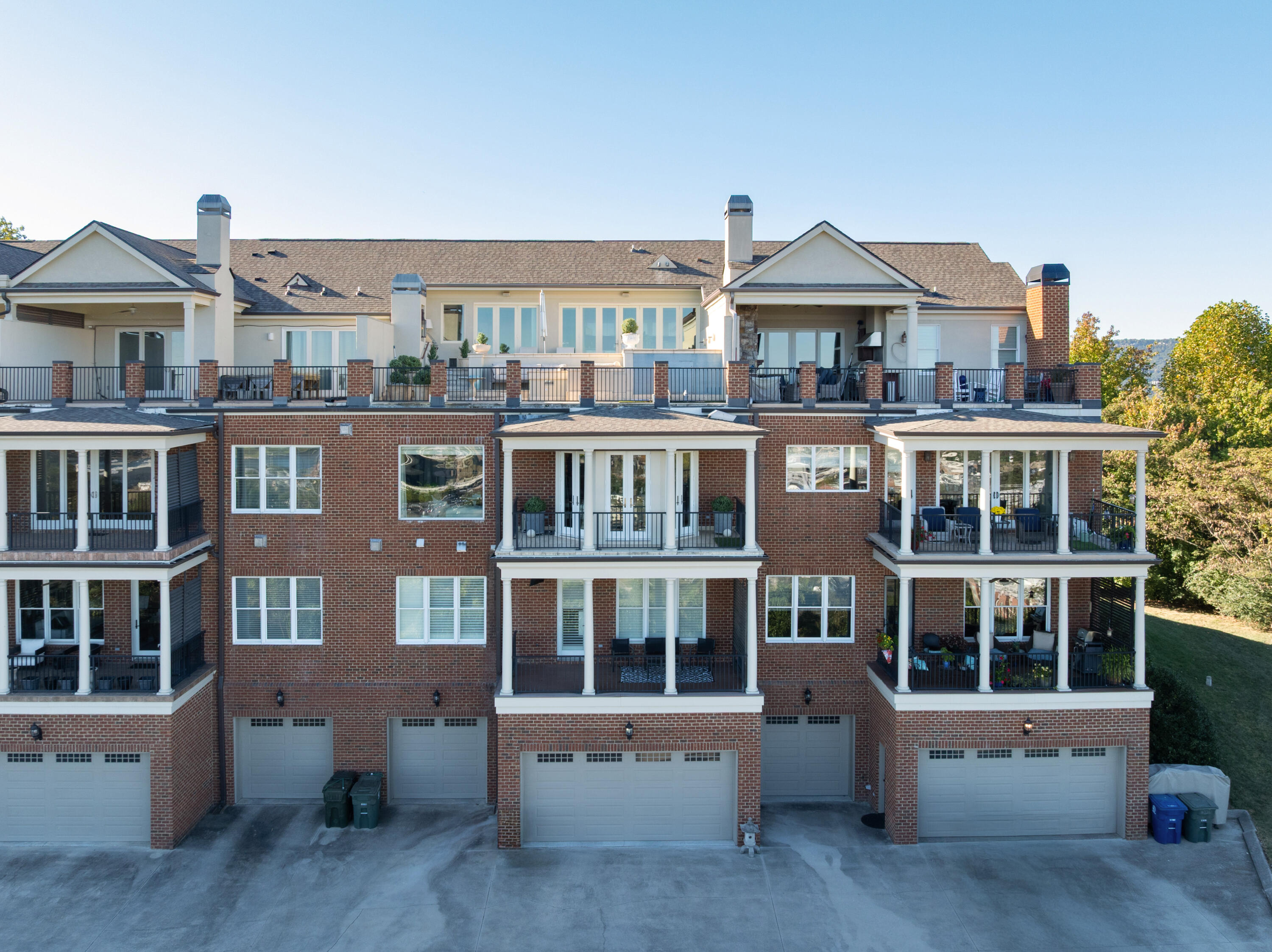 554 Whitehall Road, Unit 124 Chattanooga, TN 37405 - Photo 75 of 80 09 - 554 Whitehall_124 - Drone