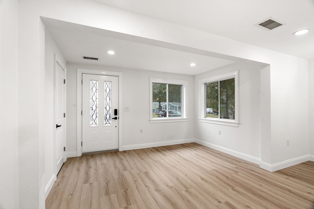 12 Exeter Street Danvers, MA 01923 - Photo 11 of 41