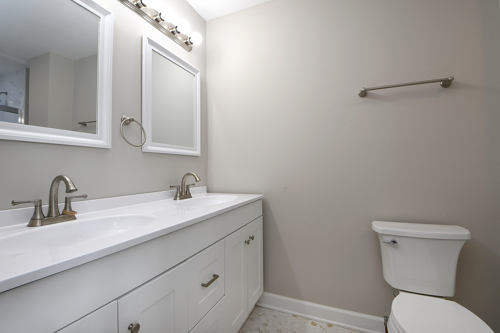 18938 Jonathan Lane Homewood, IL 60430 - Photo 15 of 33 a bathroom with a toilet sink and mirror