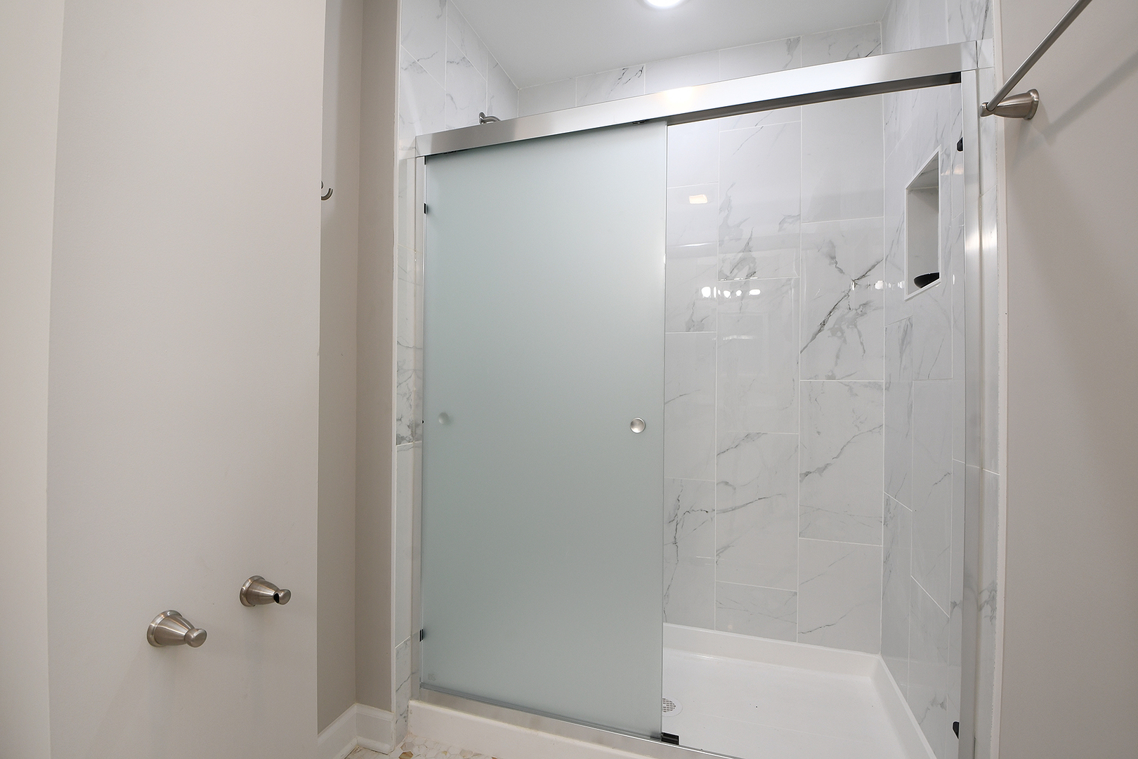 18938 Jonathan Lane Homewood, IL 60430 - Photo 16 of 33 a bathroom with a glass shower door