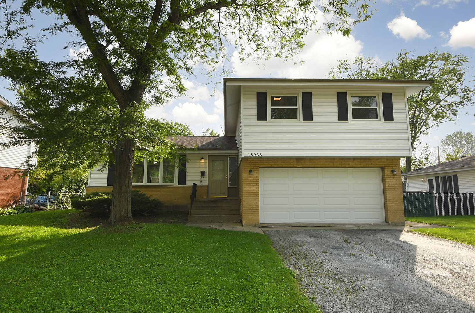 18938 Jonathan Lane Homewood, IL 60430 - Photo 2 of 33 a view of backyard of house with green space