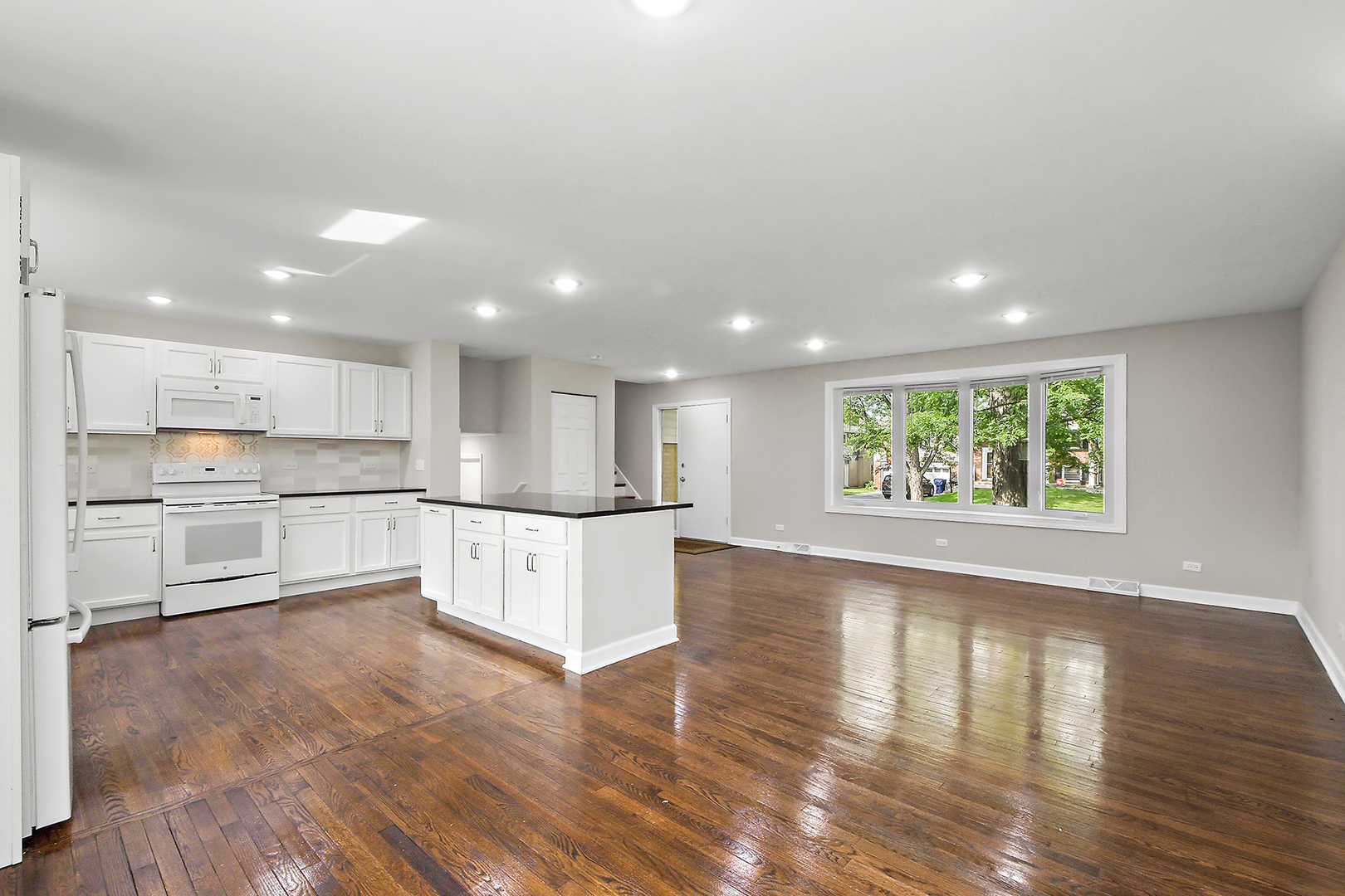 18938 Jonathan Lane Homewood, IL 60430 - Photo 4 of 33 a view of kitchen with wooden floor and electronic appliances