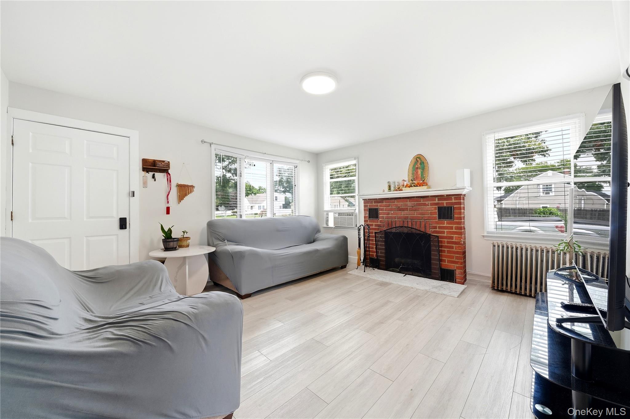 80 Everett Street Patchogue, NY 11772 - Photo 4 of 27 Gallery Image 4