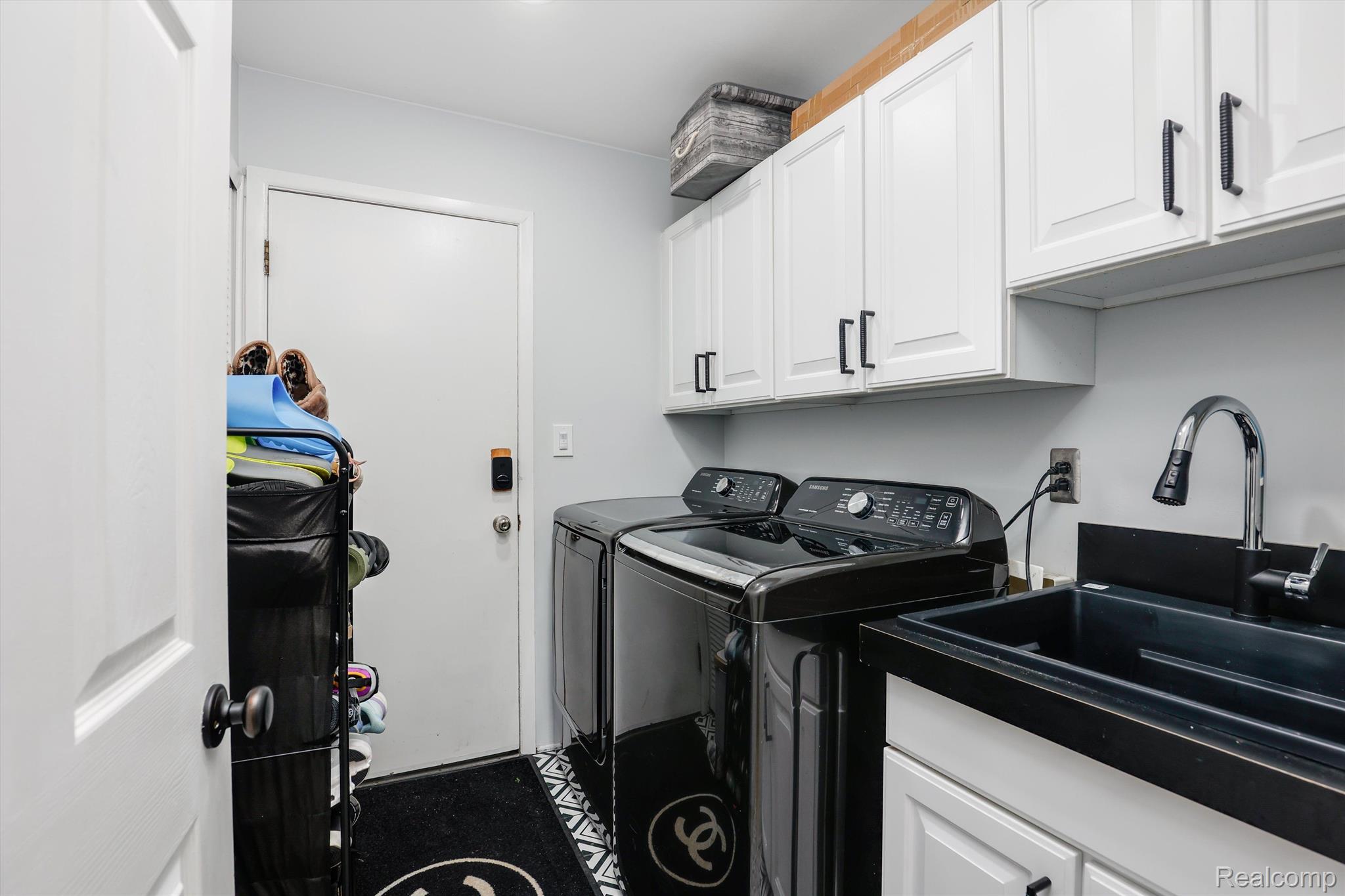 4223 Fieldbrook Road West Bloomfield, MI 48323 - Photo 18 of 31 Laundry Room