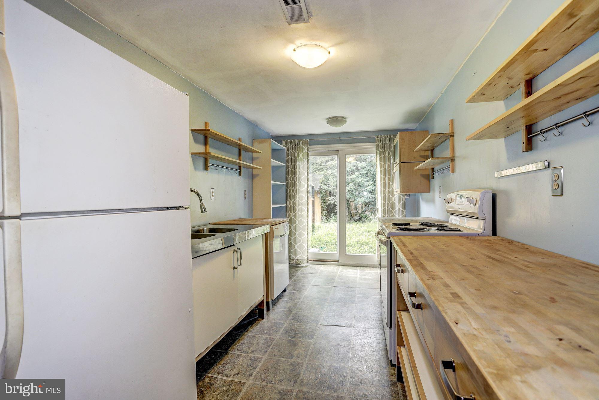 1688 Grandview Road Pasadena, MD 21122 - Photo 6 of 23 Kitchen