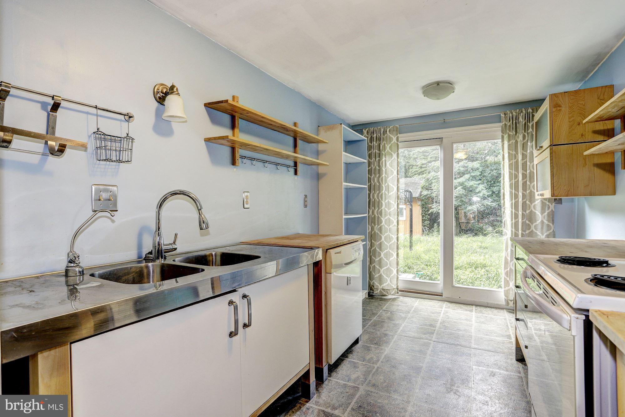 1688 Grandview Road Pasadena, MD 21122 - Photo 8 of 23 Kitchen