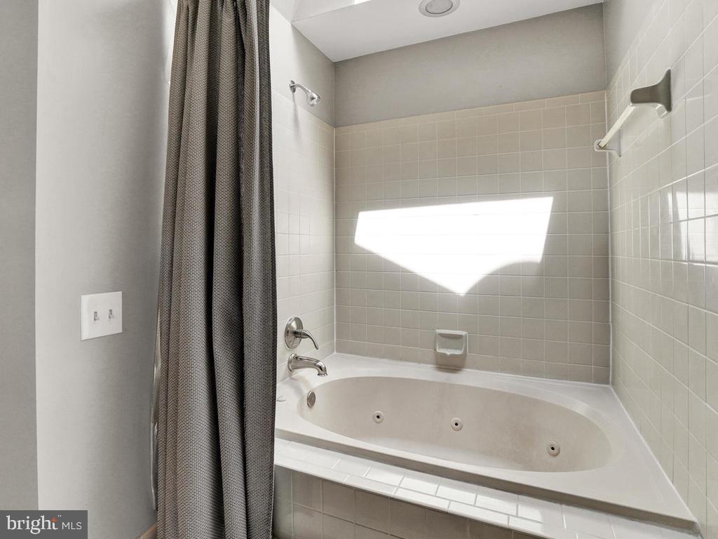 4626 Feldspar Road Middletown, MD 21769 - Photo 41 of 72 Master Tub