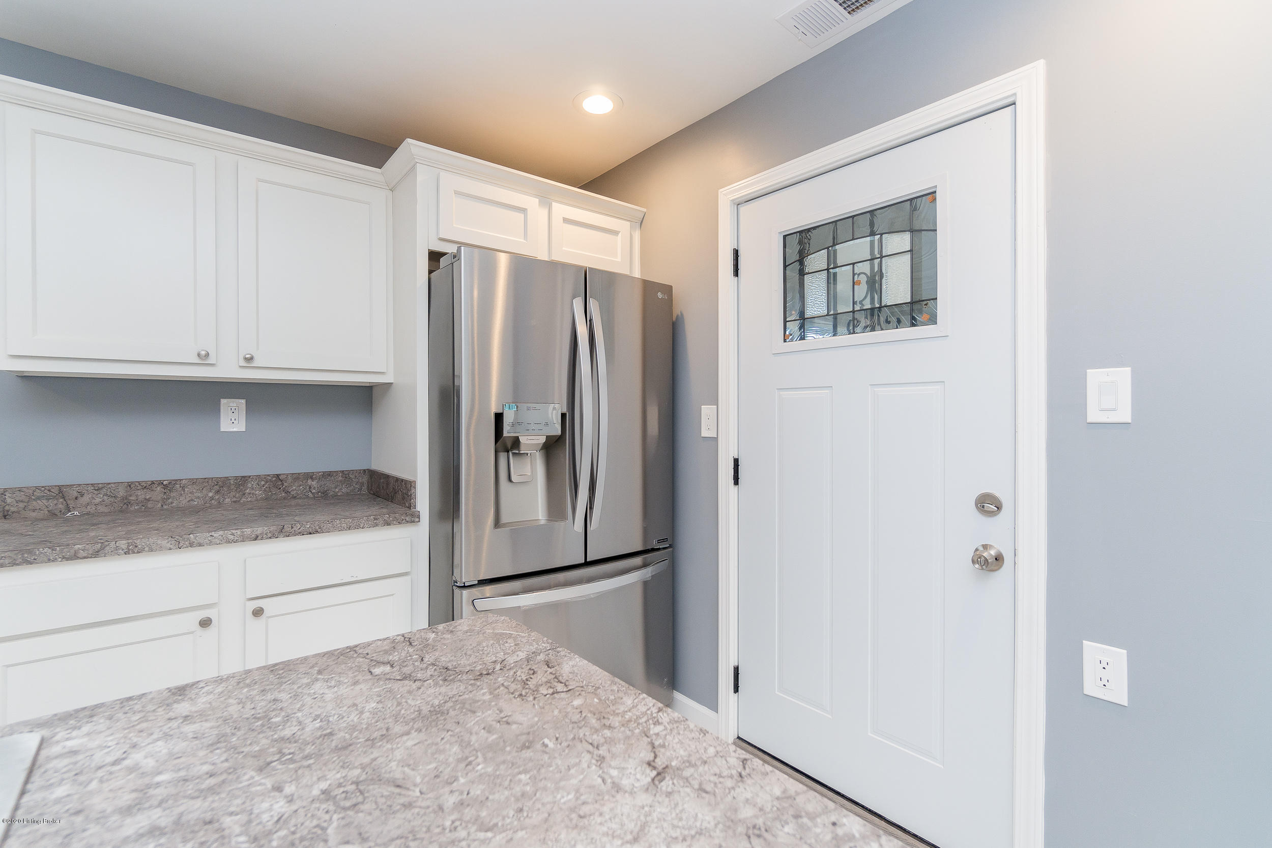 6206 Cooper Chapel Road Louisville, KY 40229 - Photo 8 of 16 6206 Cooper Chapel Rd-11