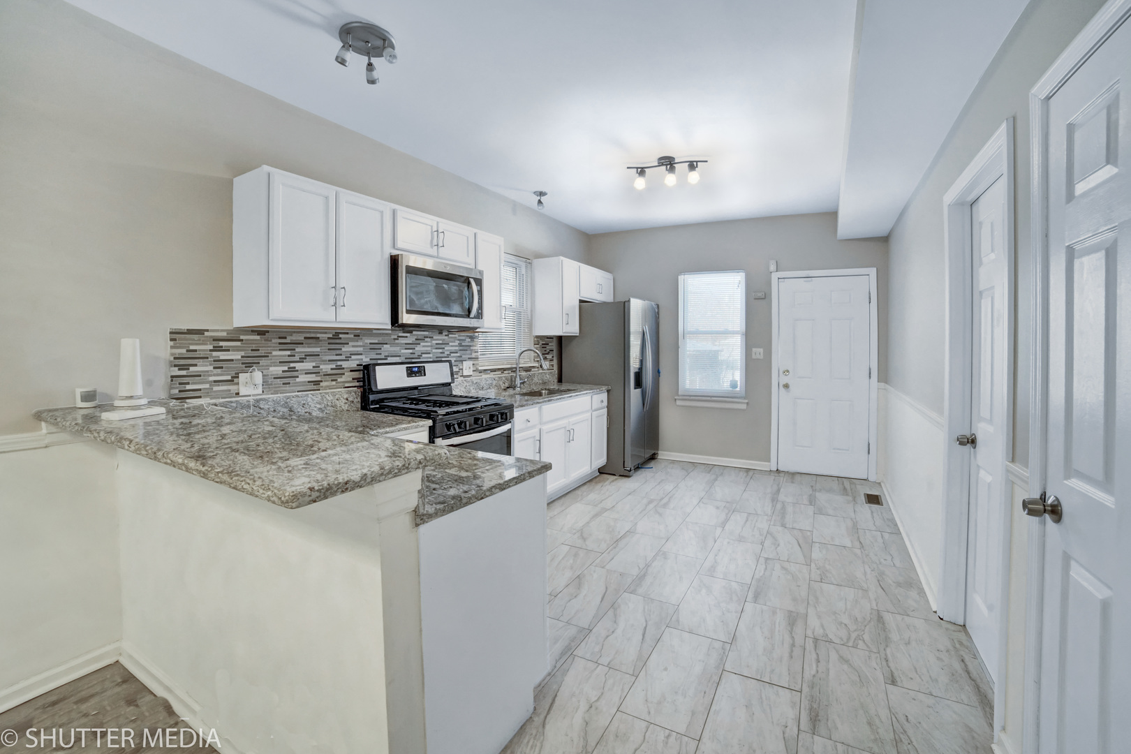 10446 South Indiana Avenue Chicago, IL 60628 - Photo 11 of 30