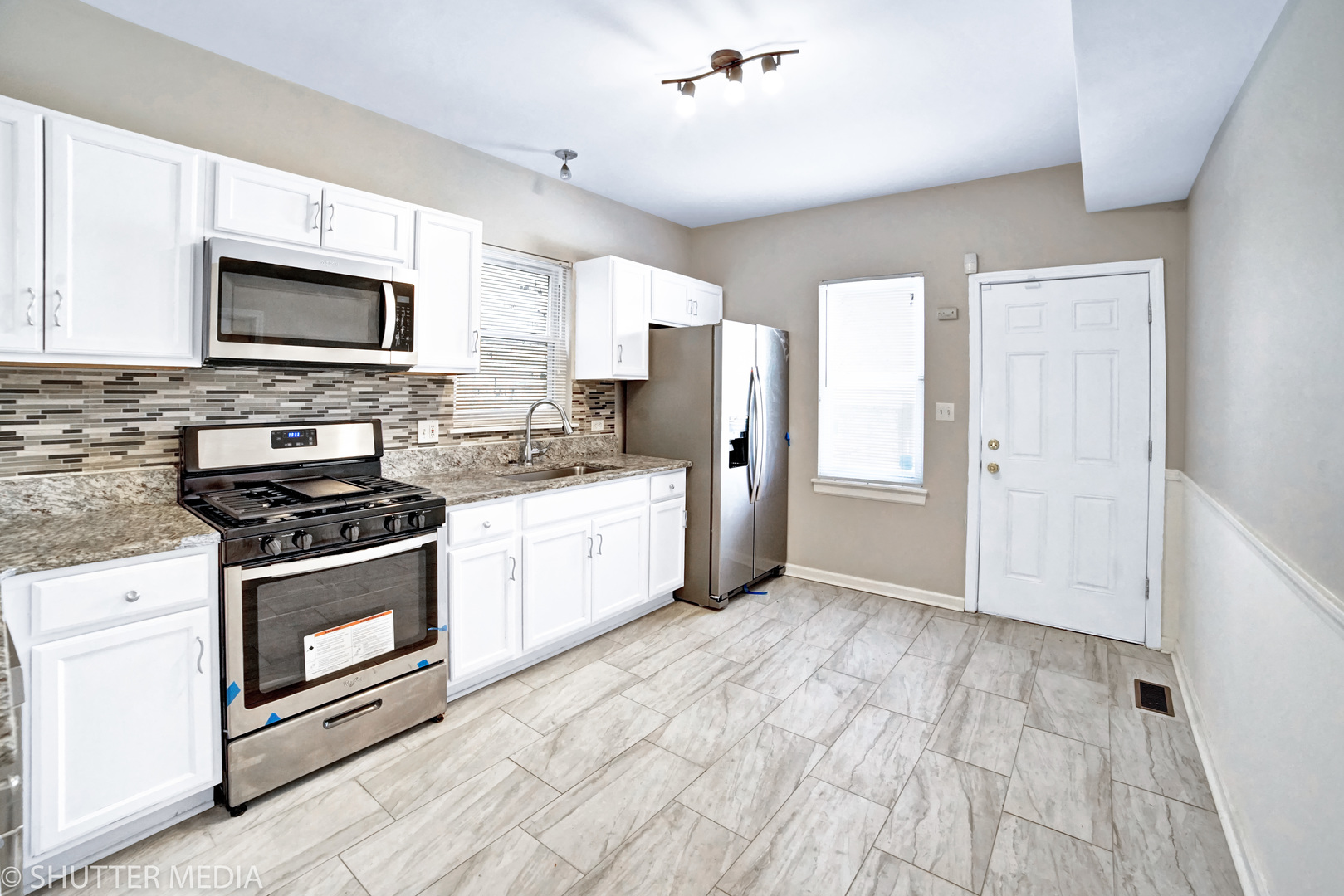 10446 South Indiana Avenue Chicago, IL 60628 - Photo 8 of 30