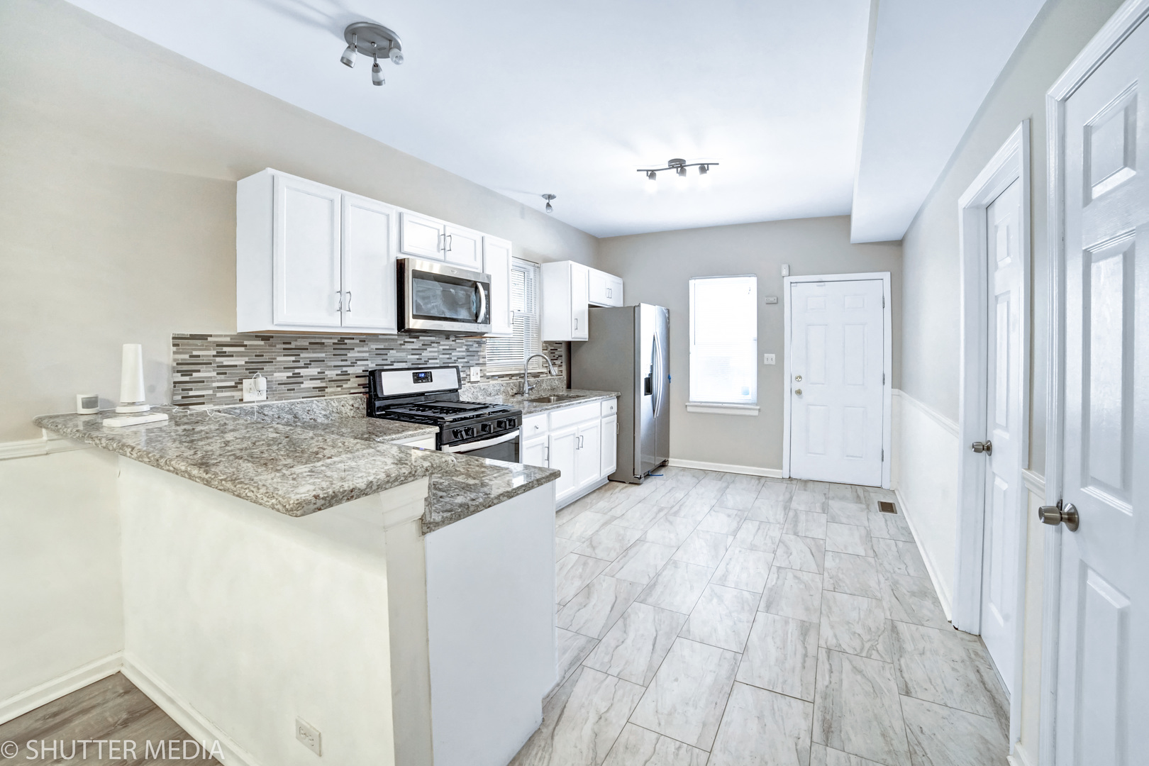 10446 South Indiana Avenue Chicago, IL 60628 - Photo 9 of 30