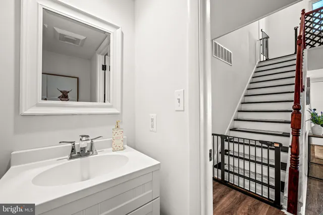 $325,000 | 147 West Kenilworth Circle, Newtown Square, PA 19073