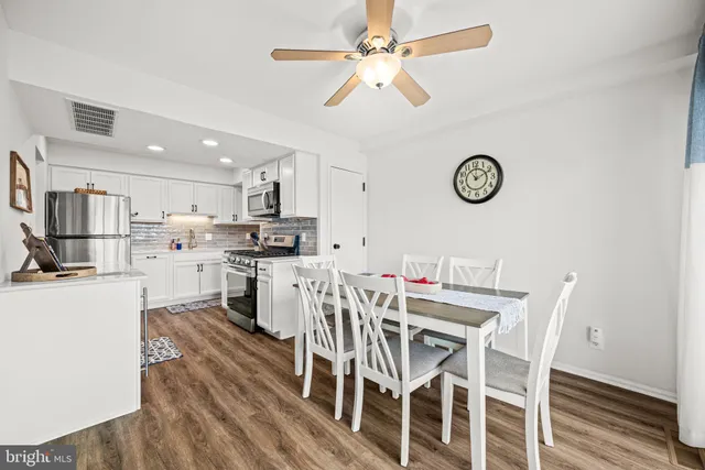 $325,000 | 147 West Kenilworth Circle, Newtown Square, PA 19073