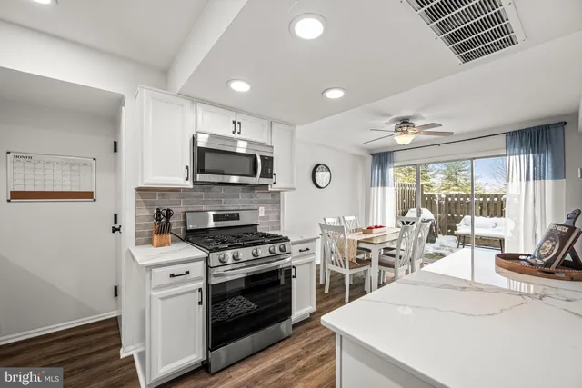 $325,000 | 147 West Kenilworth Circle, Newtown Square, PA 19073