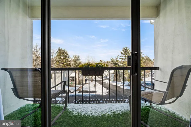 $325,000 | 147 West Kenilworth Circle, Newtown Square, PA 19073