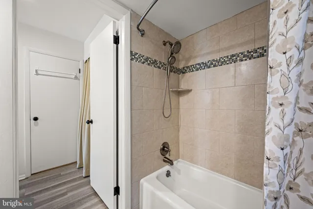 $325,000 | 147 West Kenilworth Circle, Newtown Square, PA 19073