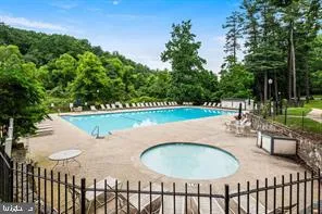 $325,000 | 147 West Kenilworth Circle, Newtown Square, PA 19073