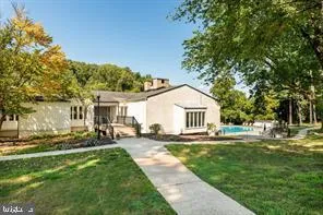 $325,000 | 147 West Kenilworth Circle, Newtown Square, PA 19073