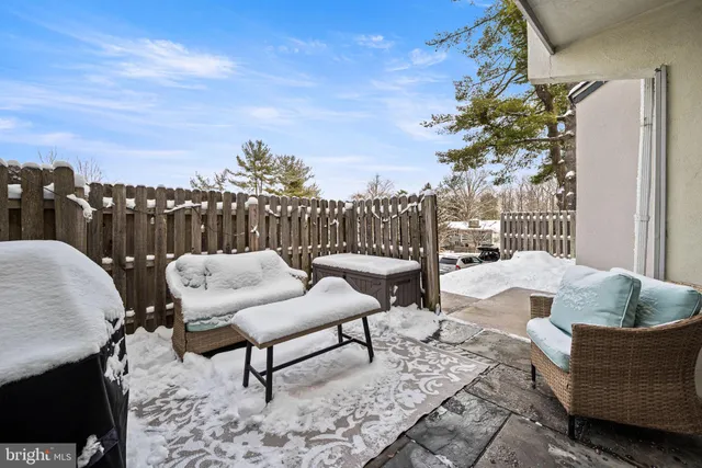 $325,000 | 147 West Kenilworth Circle, Newtown Square, PA 19073