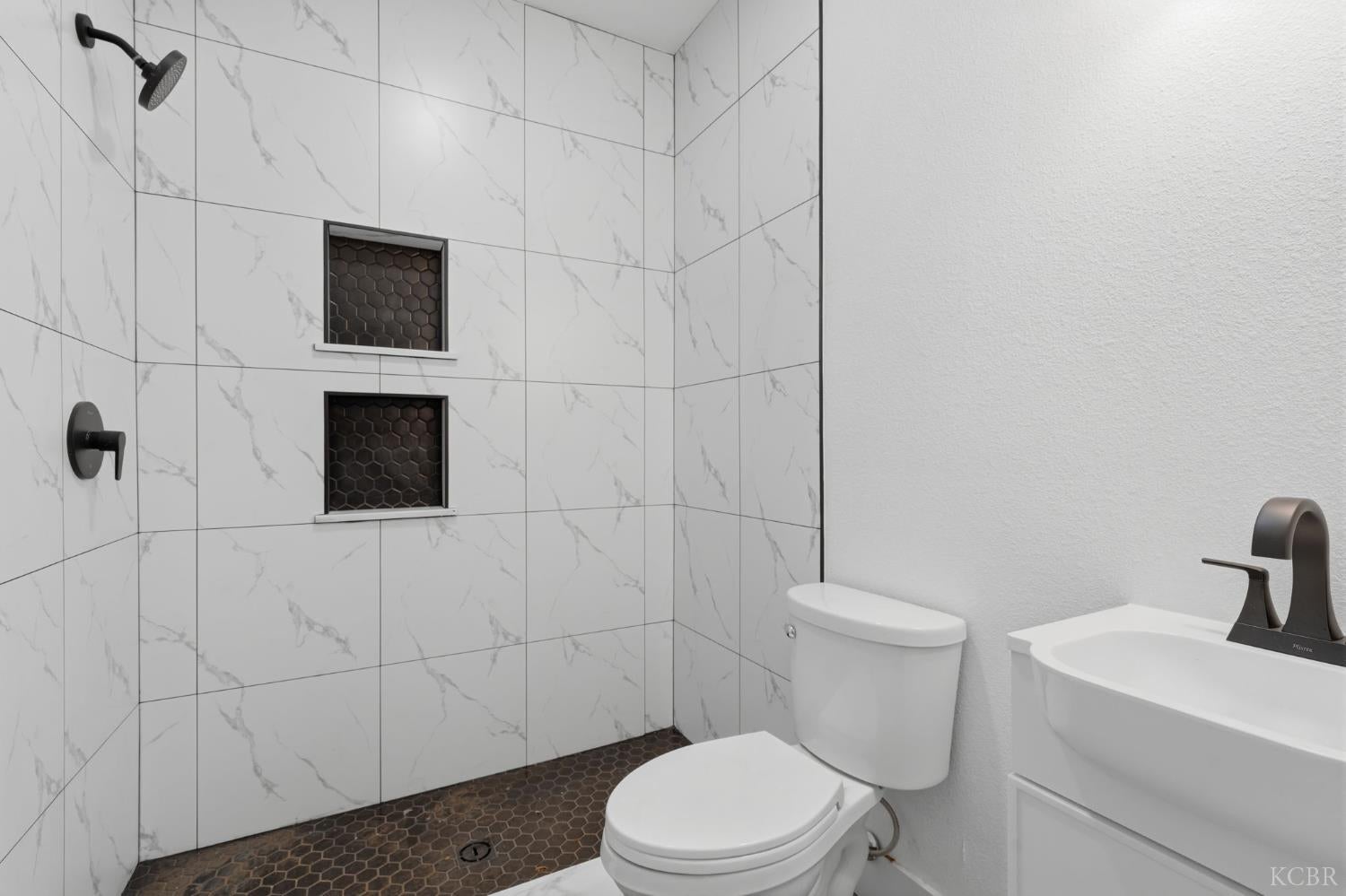 1145 D Street Reedley, CA 93654 - Photo 20 of 40 Gallery Image 20