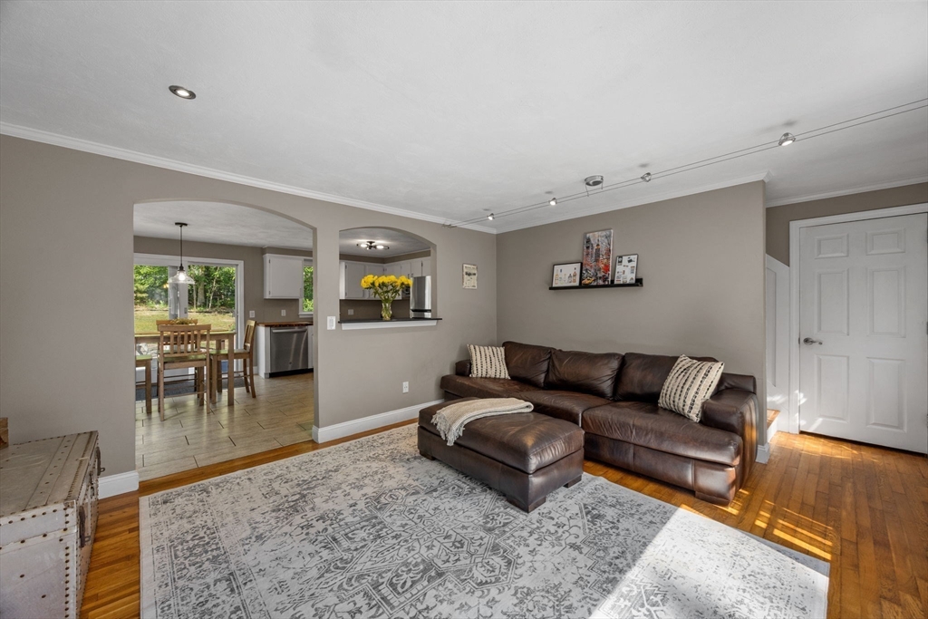31 Chase Road Sandwich, MA 02537 - Photo 3 of 36 Gallery Image 3