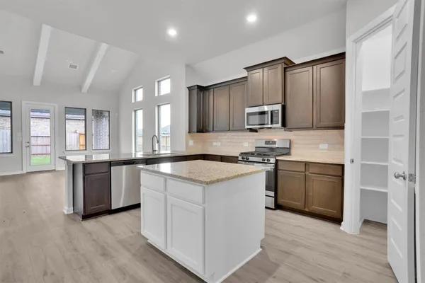 $2,600 | 7542 Coral Lk Drive, Cypress, TX 77433