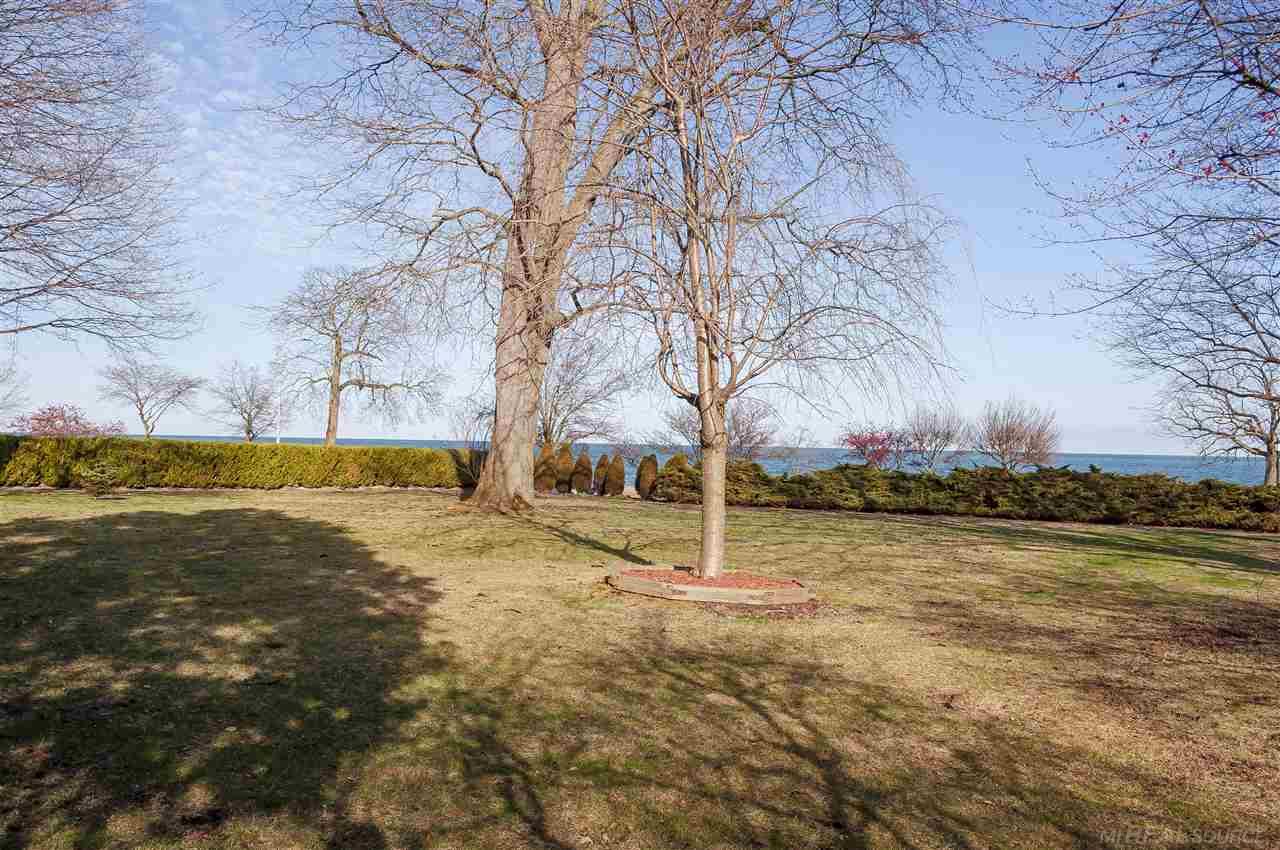 407 Lake Shore Road Grosse Pointe Farms, MI 48236 - Photo 3 of 6
