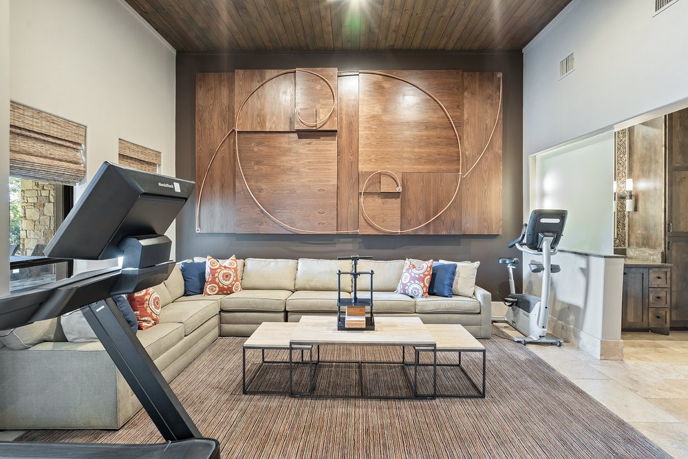 14423 Ridgetop Terrace Austin, TX 78732 - Photo 35 of 49 a living room with furniture